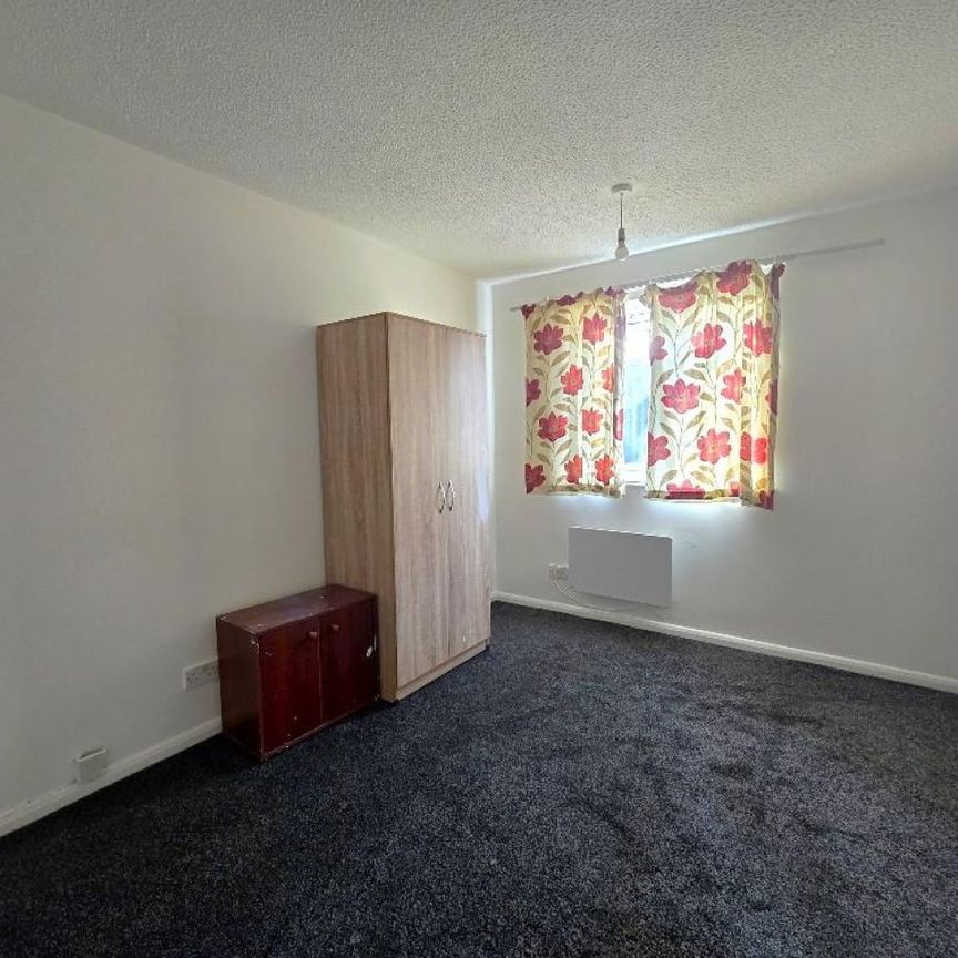 1 Bed Flat For Rent - Photo 1