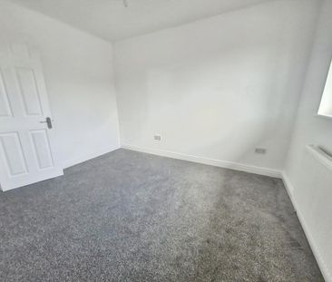 2 bedroom end of terrace house to rent - Photo 4