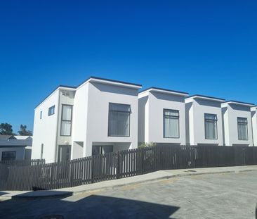 End Townhouse - Four Bedrooms in Mangere Bridge! - Photo 5