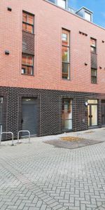 1 bedroom in a flat share to rent - Photo 4