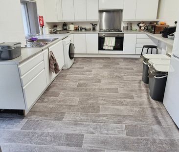 London Road - Photo 1