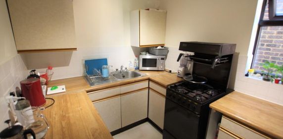 Studio to rent - Photo 2