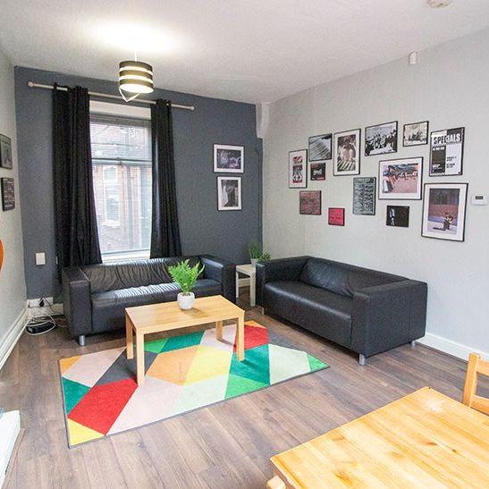 6 bedroom townhouse to rent - Photo 1