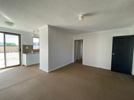 Bright & Modern 3x1 Home in a Prime Location - Photo 2