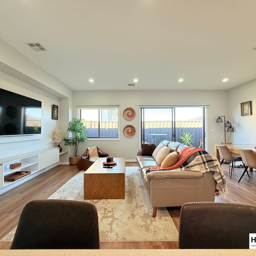 Designed Sanctuary: Room Rental in Truganina - Photo 1