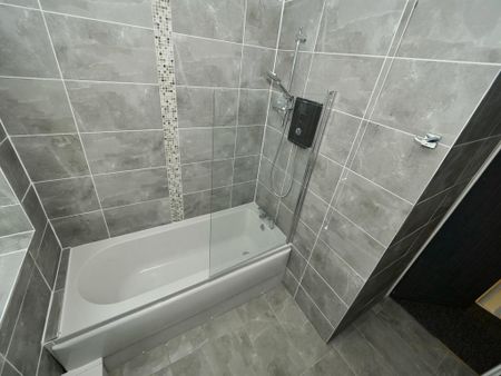 1 bedroom in a house share to rent - Photo 5