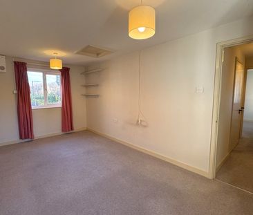 Deers Farm Close, Woking, Surrey, GU23 - Photo 5