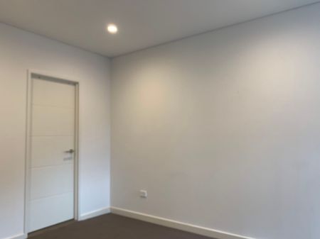2 Bedrooms 2 Bathrooms With A Study Nook nearly NEW Apartment *The entrance is on Chelmsford Ave* - Photo 3