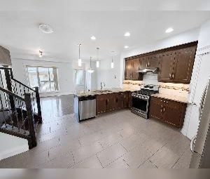 3 Bed 2.5 Bath Double Garage WOW Calder Edmonton - Photo 2