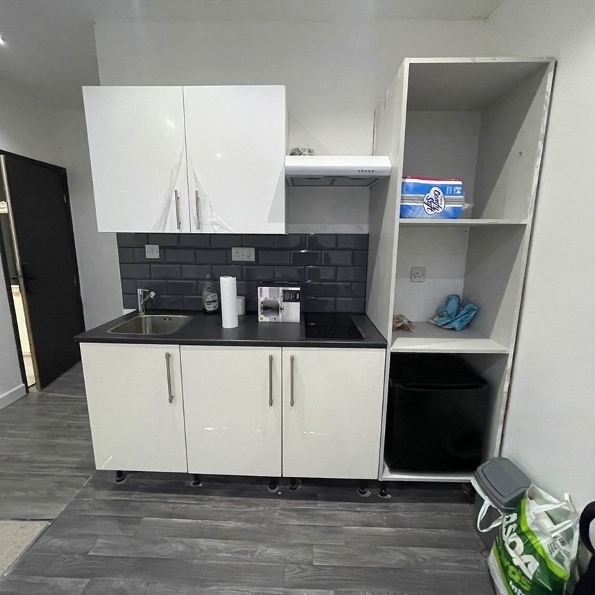1 Bed Flat, Coniston Street, L5 - Photo 1