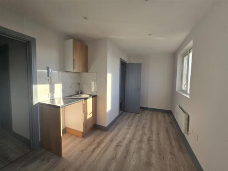 Vincent Gardens, Sheerness ME12, London - Photo 3