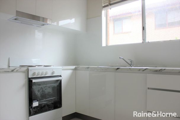 Renovated 2 Bedroom Unit - Photo 1