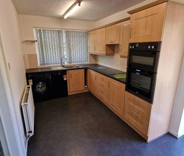 3 bedroom semi-detached house to rent - Photo 4