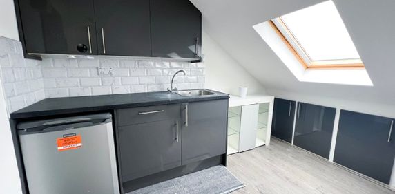 Studio Flat, Thorold Road, IG1 - Photo 2