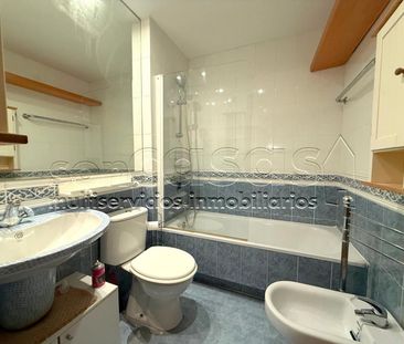 Piso de alquiler en General, Casco Histórico de Barajas - Photo 1