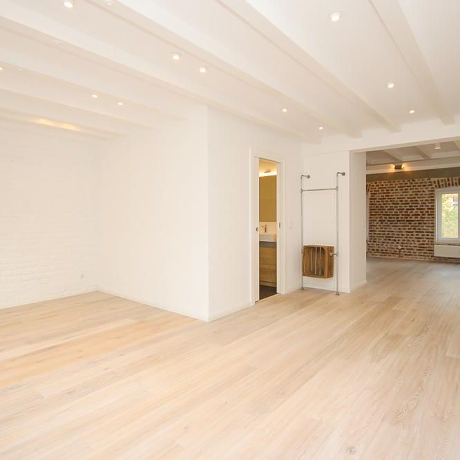 Traumhaftes Dachgeschoss-Loft mit offener Galerie und Einbauküche - Foto 1