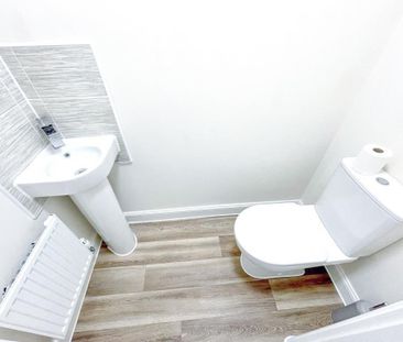 4 bedroom semi-detached house to rent - Photo 2