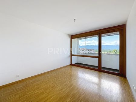 Superbe attique à proximité des Organisations Internationales - Photo 2