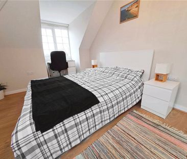 Queen Eleanors Road, Guildford, Surrey, GU2 7SL - Photo 5