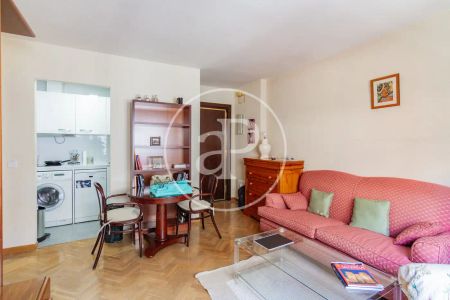 Piso de alquiler en C. de Vinaroz, Ciudad Jardín - Photo 4