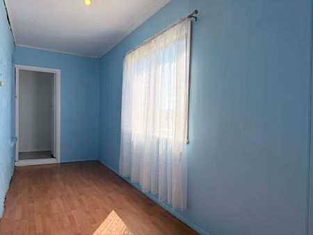2 Bedroom - Quiet West Location - Photo 4