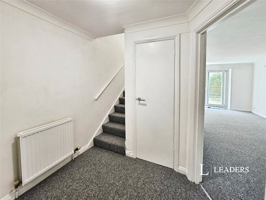 2 bedroom maisonette to rent Lower Market Street, Hove, East Sussex, BN3 - Photo 1