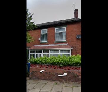 3 Bed End Terrace, Fleet St, OL4 - Photo 1