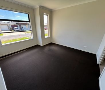 Bright, Modern Family Home Ready to Move In - Photo 3