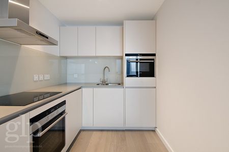 1 Bedroom Apartment, Fouberts Place, Soho, W1F - Photo 4