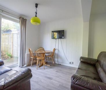 6 bedroom house to rent - Photo 1