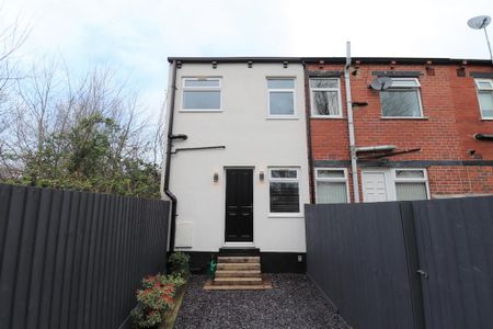 2 bedroom end of terrace house to rent - Photo 3