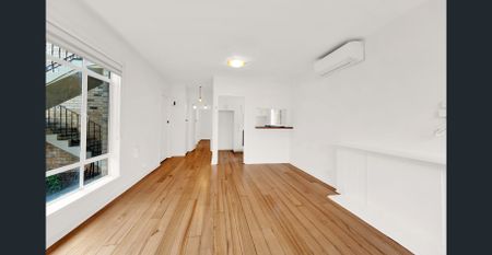 Renovated two-bedroom apartment with garage – leafy Hawthorn East lifestyle - Photo 2