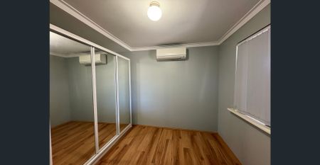 3x1 House in Rockingham with Special Feature. - Photo 4