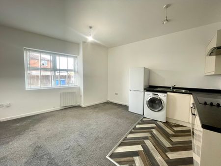 Queens Road, Aldershot, Hampshire, GU11 - Photo 3