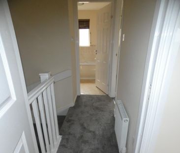 2 bedroom terraced house to rent - Photo 4