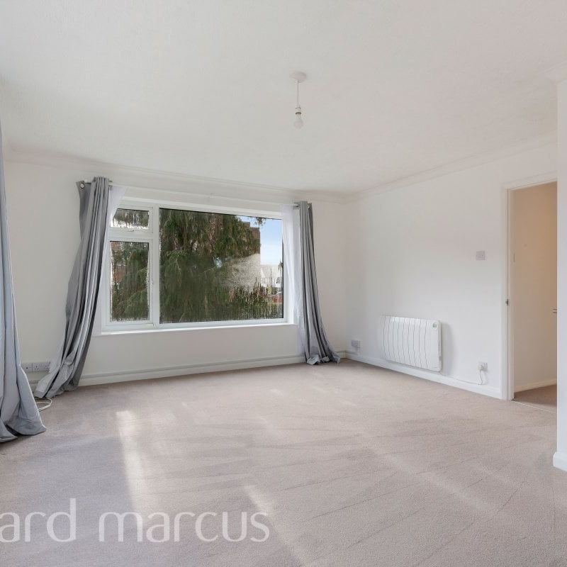 Sandal Road, NEW MALDEN - Photo 1