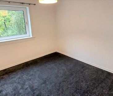 3 bedroom flat to rent - Photo 2