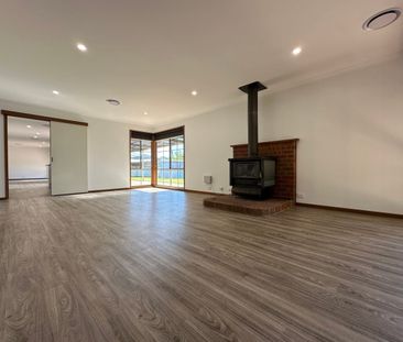 Light-Filled Family Living in Quiet Court Location - Photo 1