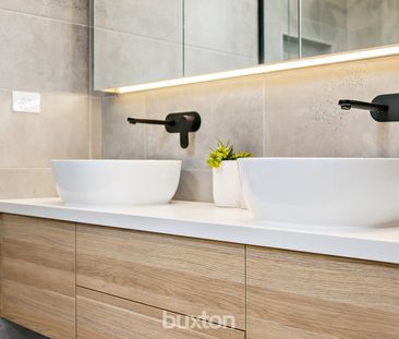 CONTEMPORARY ELEGANCE - Photo 6