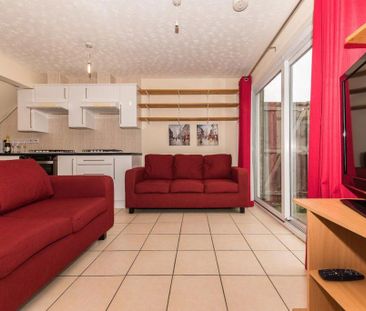 6 bedroom house to rent - Photo 2