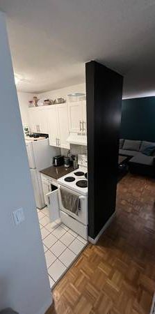 SPACIOUS 1 BED 1 BATH NEAR COAL HARBOUR - Photo 1