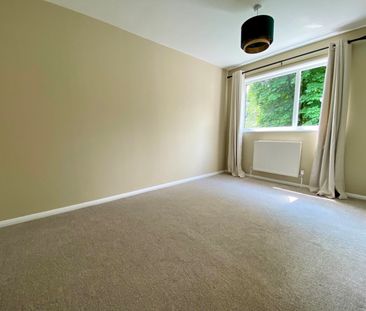3 Bed Terraced House, Elmhurst Close, LS17 - Photo 2