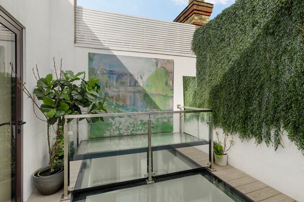 Renovated four-bedroom penthouse - Photo 1