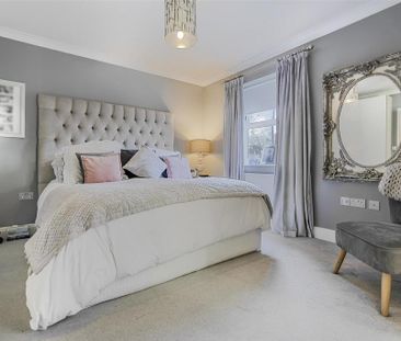 4 bedroom end of terrace house to rent - Photo 6