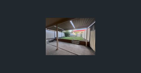 Charming 4-Bedroom, 1-Bathroom Duplex - Photo 5