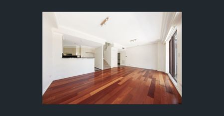 Sub penthouse apartment of space and style - Photo 2