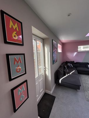8 bedroom terraced house to rent - Photo 1