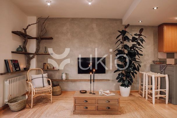 Barcelona Capital, Catalonia 08006 - Photo 1