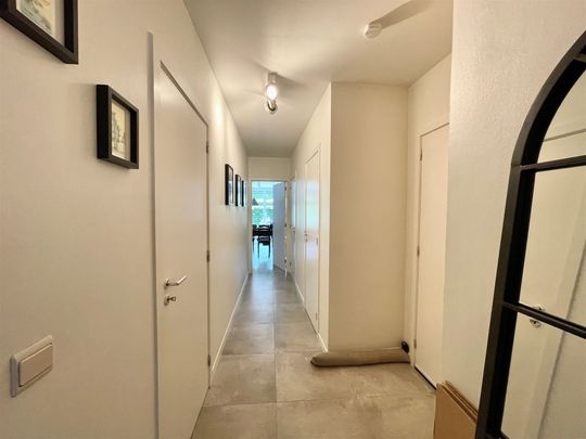 Prachtig 2 slaapkamerappartement met terras en autostaanplaats! - Foto 1
