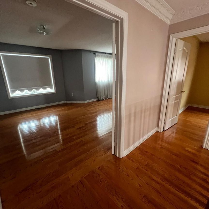 For Lease - 32 Mapleview Avenue, Brampton, Ontario - Photo 1